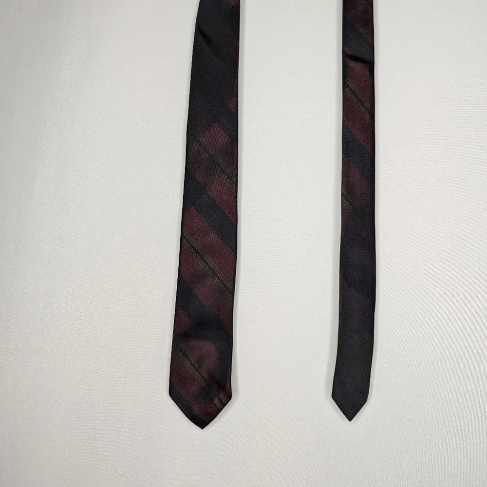 Beau Brummell Men's Vintage Y2K Black Red Stripe Silk Skinny Tie